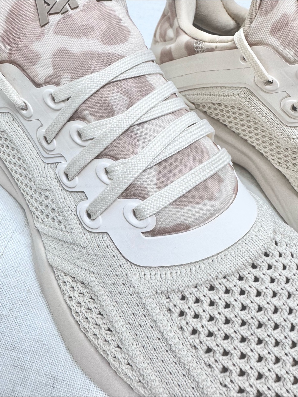 APL TechLoom Tracer Knit Sneakers Beach Almond Leopard Women's Size 7 - Picture 6 of 12
